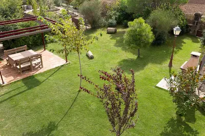 Jardín al aire libre en Torre Caïm