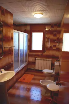 Un baño de Cal Serveró