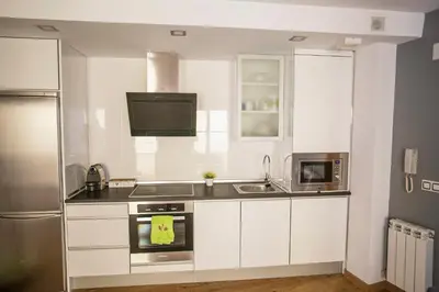 Una cocina o zona de cocina en Apartamentos Amaiur 2
