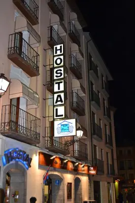 Edificio en el que se encuentra el hostal o pensión