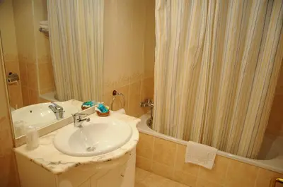 Un baño de Hotel Arnal