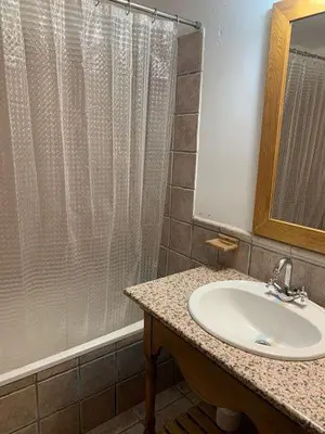 Un baño de Hotel Charle