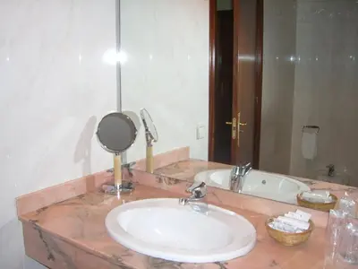 Un baño de Hotel La Seu