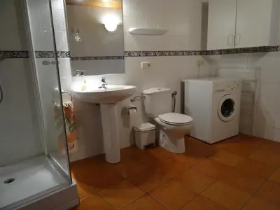 Un baño de Apartaments La Canal