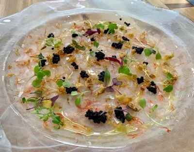Comida en o cerca de este hotel