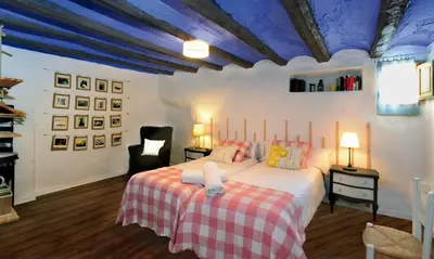 Cama o camas de una habitación en PERIQUiNA CASA RURAL CON ENCANTO