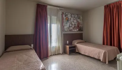 Cama o camas de una habitación en Hostal Sant Miquel