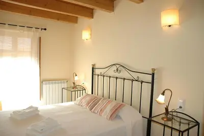 Cama o camas de una habitación en Casa con piscina y vistas a montaña - Cal Solsona