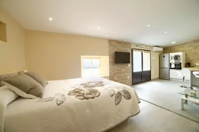 Una cocina o zona de cocina en Apartamentos La Jasa