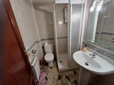 Un baño de Casa Rural Apartamentos Sol ideal para familias .
