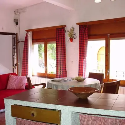 Casa rural amb cova - Cal Gravat