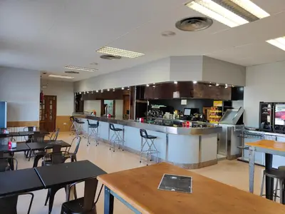 Un restaurante o sitio para comer en Hostal Restaurante Venta del Barro