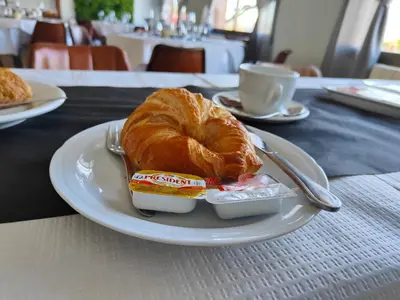 Comida en o cerca de este hotel