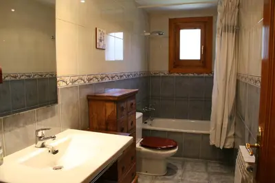 Un baño de Apartamentos Cogulla