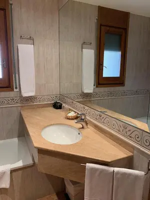 Un baño de Hotel Restaurant Cal Petit