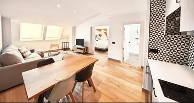 Una televisión o centro de entretenimiento en Apartamentos Dos Ríos Ainsa