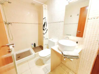 Un baño de Agora Apartments