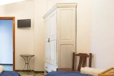 Una televisión o centro de entretenimiento en Casa Arbós Casa rural a Arbeca, les Garrigues
