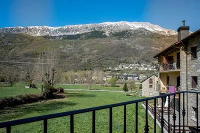 Vista general de una montaña o vista desde la casa o chalet