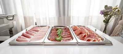 Comida en o cerca de este hotel