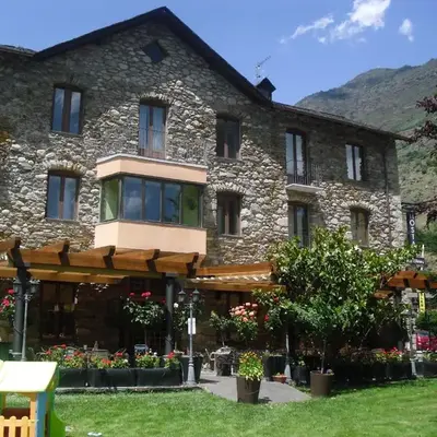 Hostal Vall D'Aneu by Arcas & Sambola