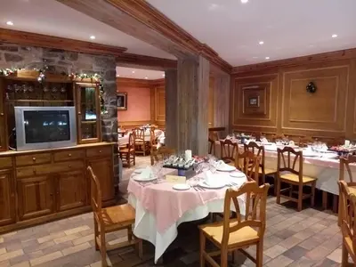 Un restaurante o sitio para comer en Hotel Europa