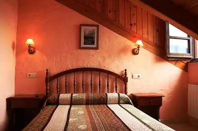 Cama o camas de una habitación en Hostal Casa Lacreu