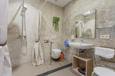 Un baño de Hostal Rodas Pamplona