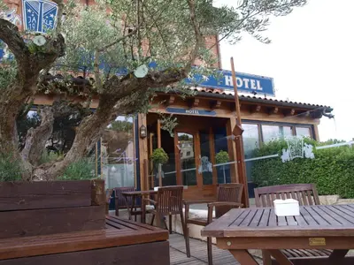 Un restaurante o sitio para comer en Hotel Jakue