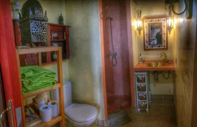 Un baño de El Jardín Secreto