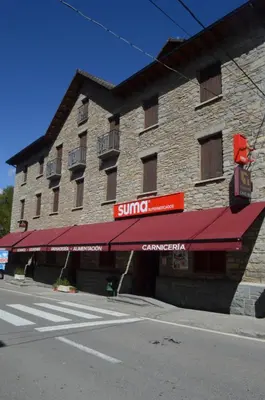 Edificio en el que se encuentra el hostal o pensión