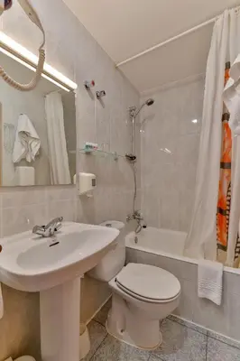 Un baño de HOSTAL RIO ARA BELLOSTA by Vivere Stays