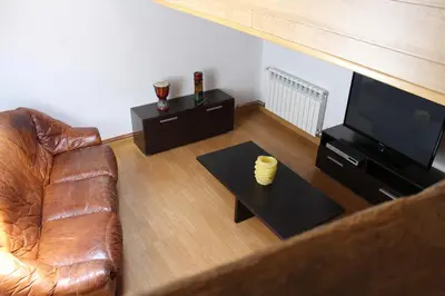 Una televisión o centro de entretenimiento en Lazkotzenea