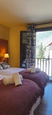 Cama o camas de una habitación en Hotel Saurat