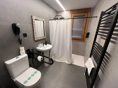 Un baño de Hotel Els Encantats