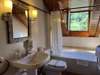Un baño de Hotel Els Encantats