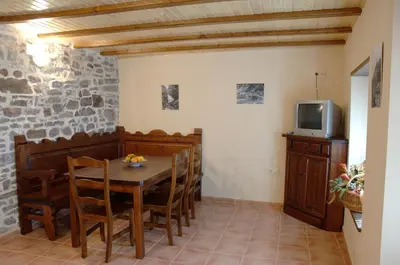 Una televisión o centro de entretenimiento en Apartamento el Hogar Casa Cajal