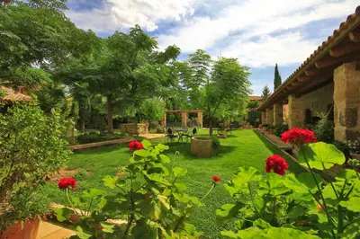 Jardín al aire libre en Hotel El Convent 1613
