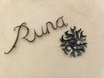 Certificado, premio, señal o documento que está expuesto en Casa Rural Runa
