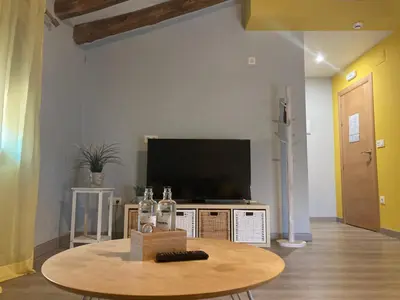 Una televisión o centro de entretenimiento en Loteta Experience