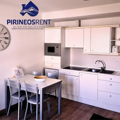 Una cocina o zona de cocina en Apartamentos Pirineos Rent