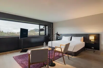 Una televisión o centro de entretenimiento en Eurostars Pamplona