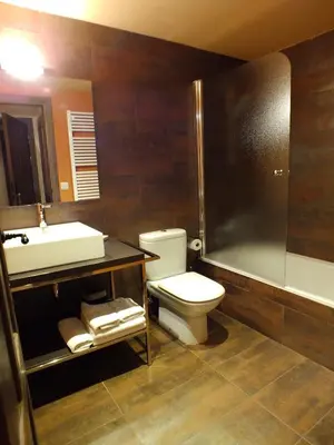 Un baño de Hotel Areulo