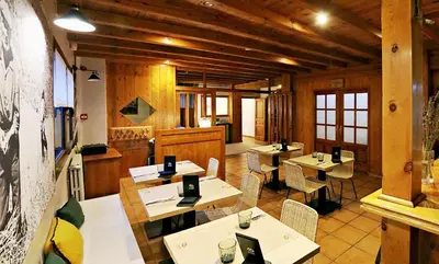 Un restaurante o sitio para comer en Hotel Lo Paller