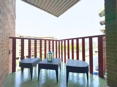 Un balcón o terraza de Dos Torres Tauriel - Espacioso apartamento con impresionantes vistas y garaje privado