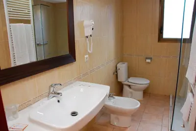 Un baño de Hotel Balneari de Vallfogona de Riucorb