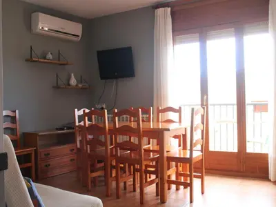 Una televisión o centro de entretenimiento en Hotel Casa Domenc