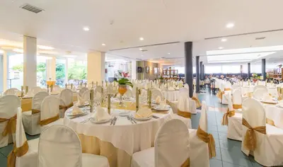 Un restaurante o sitio para comer en El Patio