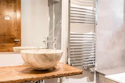 Un baño de Parsan by SeaMount Rentals