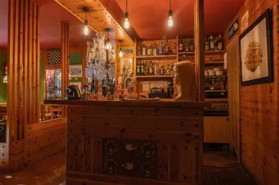 El salón o zona de bar de Hotel Cardós
